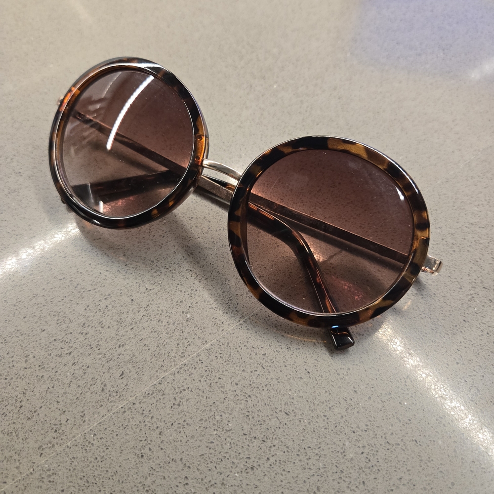 Tortoise Shell Round Sunglasses